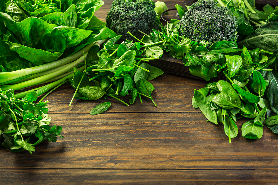 Les légumes à feuilles vertes sont des aliments indispensable pendant la grossesse